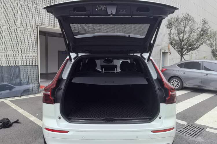 Used Volvo XC60 2021 T5 4x4 Smart & Advanced Sport Edition Trunk
