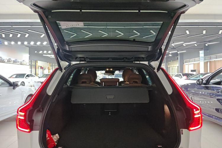 Used Volvo XC60 2021 T5 4x4 Smart Luxury Edition Trunk