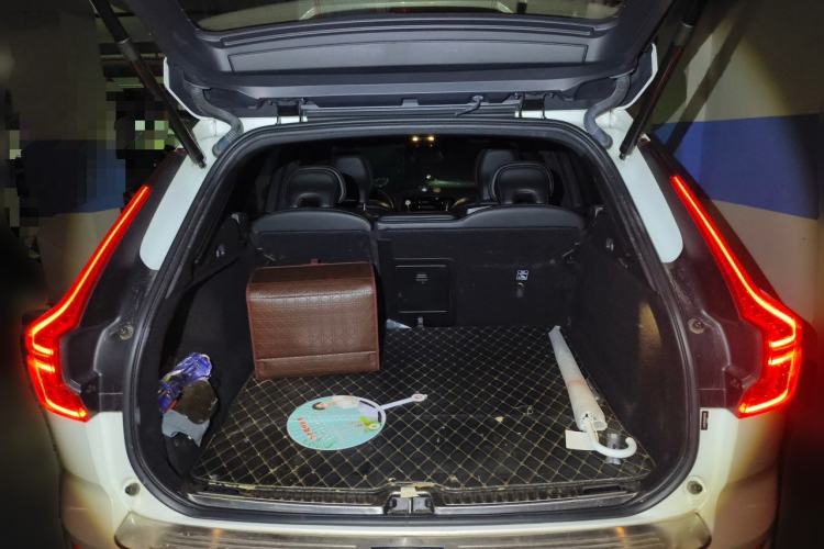 Used Volvo XC60 2021 T5 4x4 Zhiyi Sport Edition Trunk