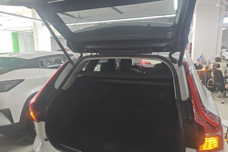Used Volvo XC60 2021 T5 4x4 Smart Luxury Edition Trunk