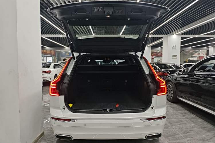 Used Volvo XC60 2021 T5 4x4 Smart Luxury Edition Trunk