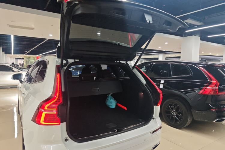 Used Volvo XC60 2021 T5 4x4 Smart Luxury Edition Trunk