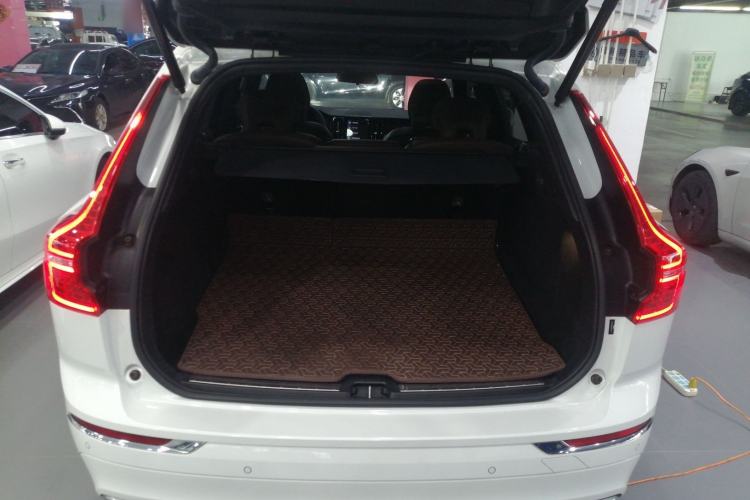 Used Volvo XC60 2021 T5 4x4 Smart Luxury Edition Trunk
