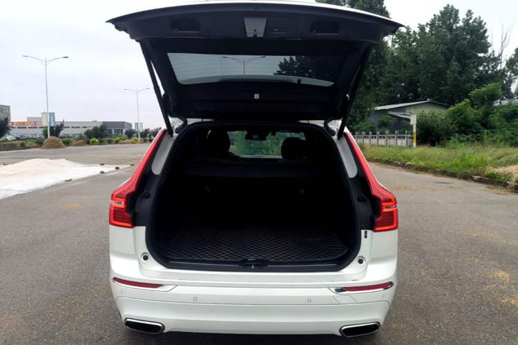 Used Volvo XC60 2021 T5 4x4 Smart Luxury Edition Trunk