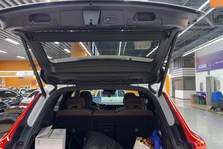 Used Volvo XC60 2021 T5 4x4 Smart Luxury Edition Trunk