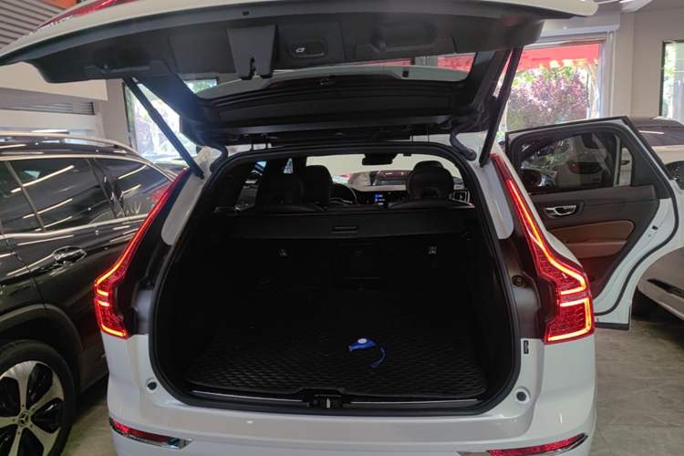 Used Volvo XC60 2021 T5 4x4 Smart Luxury Edition Trunk