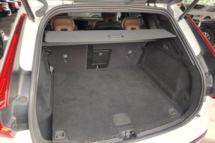 Used Volvo XC60 2021 T5 4x4 Smart Luxury Edition Trunk