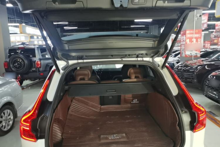 Used Volvo XC60 2021 T5 4x4 Smart Luxury Edition Trunk