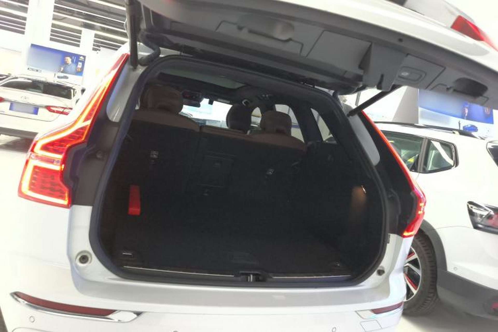 Used Volvo XC60 2021 T5 4x4 Smart Luxury Edition Trunk