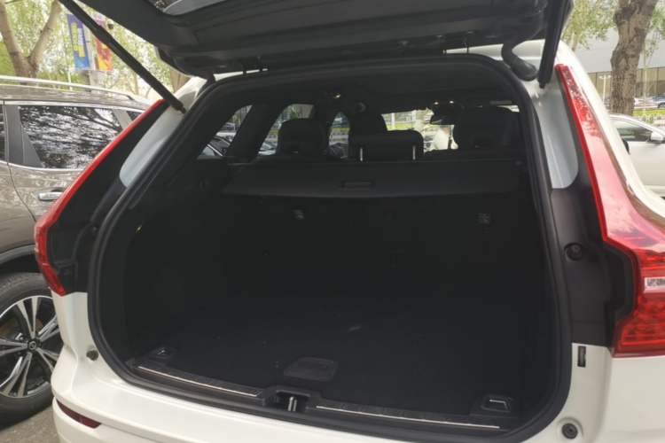 Used Volvo XC60 2021 T5 4x4 Zhiyi Sport Edition Trunk