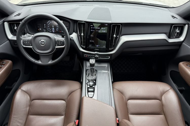 Used Volvo XC60 2021 T5 4x4 Smart Luxury Edition Audio And AC Panel