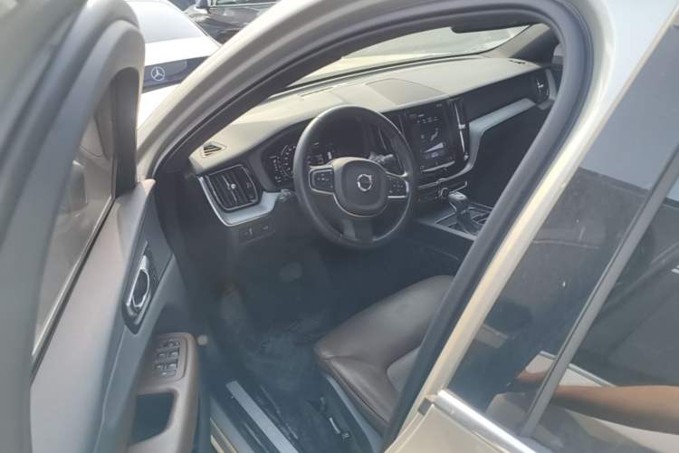 Used Volvo XC60 2021 T5 4x4 Smart Luxury Edition Driver Seat