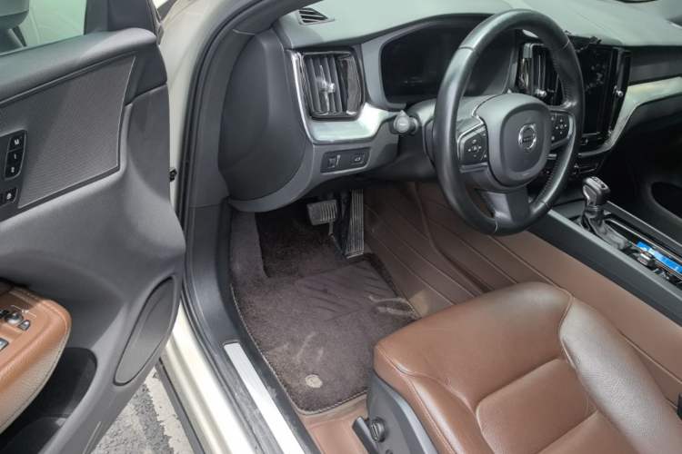 Used Volvo XC60 2021 T5 4x4 Smart Luxury Edition Driver Seat