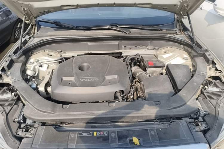 Used Volvo XC60 2021 T5 4x4 Smart Luxury Edition Engine Bay