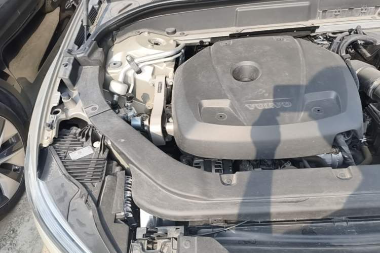 Used Volvo XC60 2021 T5 4x4 Smart Luxury Edition Engine Bay Right