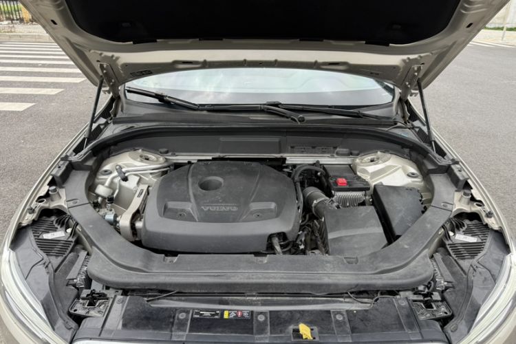 Used Volvo XC60 2021 T5 4x4 Smart Luxury Edition Engine Bay