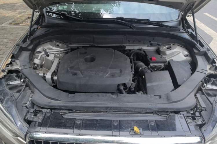 Used Volvo XC60 2021 T5 4x4 Smart Luxury Edition Engine Bay