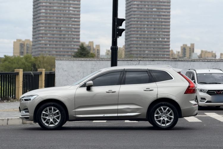Used Volvo XC60 2021 T5 4x4 Smart Luxury Edition Exterior 1