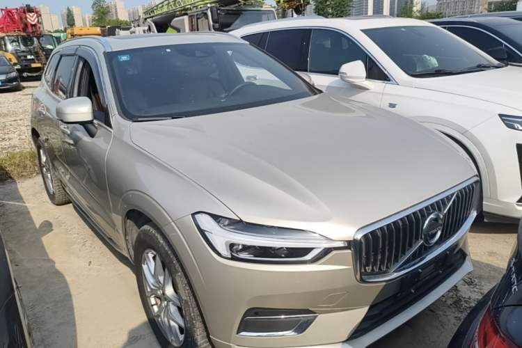 Used Volvo XC60 2021 T5 4x4 Smart Luxury Edition Front Right 45 Deg