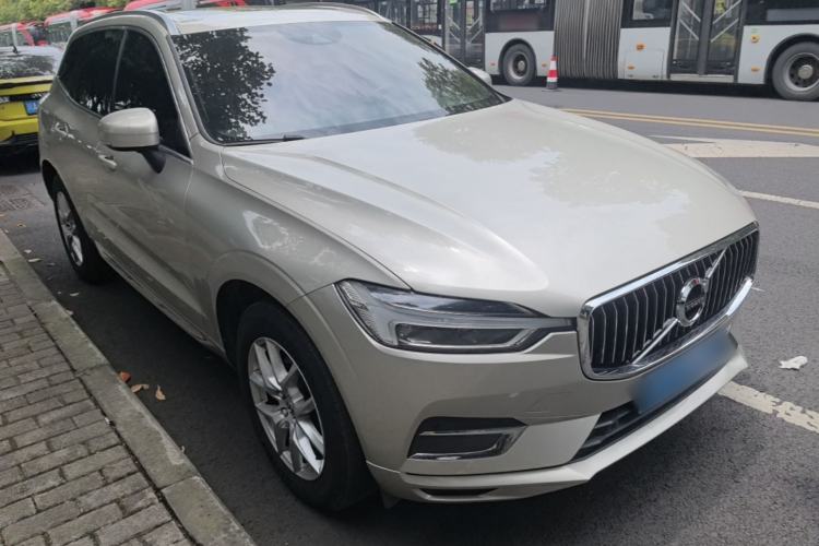Used Volvo XC60 2021 T5 4x4 Smart Luxury Edition Front Right 45 Deg