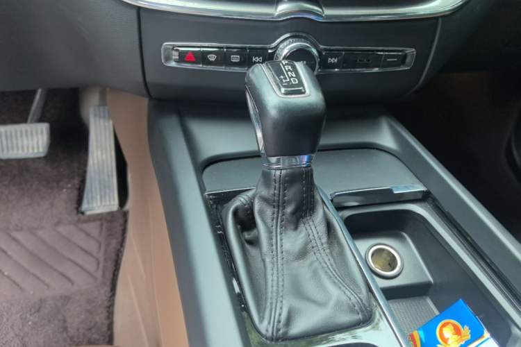 Used Volvo XC60 2021 T5 4x4 Smart Luxury Edition Gear Lever