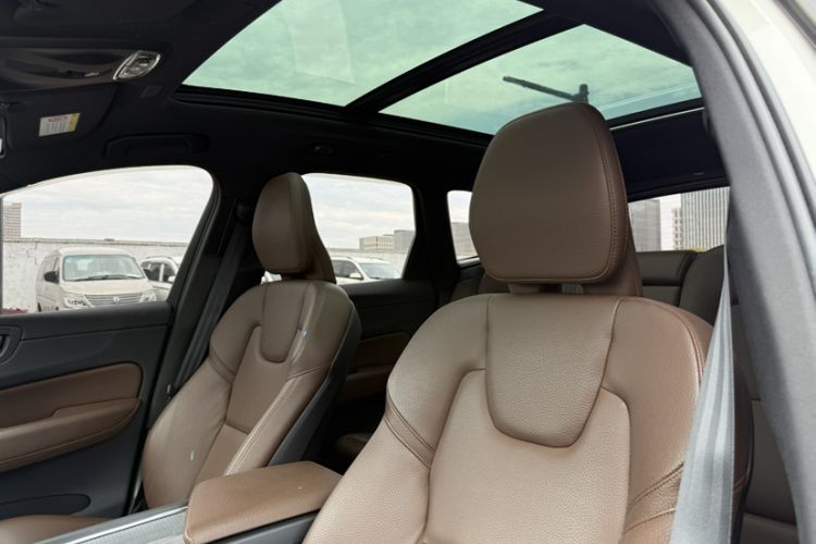 Used Volvo XC60 2021 T5 4x4 Smart Luxury Edition Interior 1