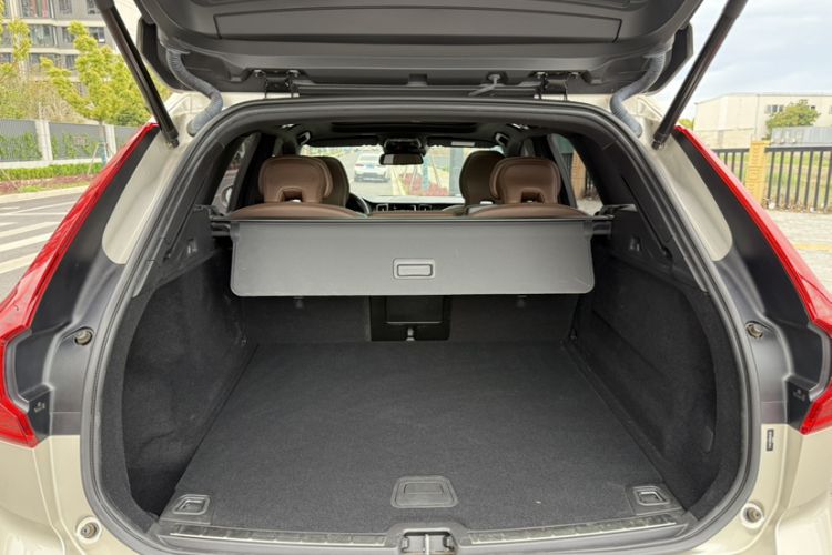 Used Volvo XC60 2021 T5 4x4 Smart Luxury Edition Interior 11