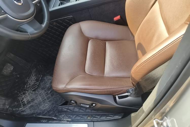 Used Volvo XC60 2021 T5 4x4 Smart Luxury Edition Left Front Seat