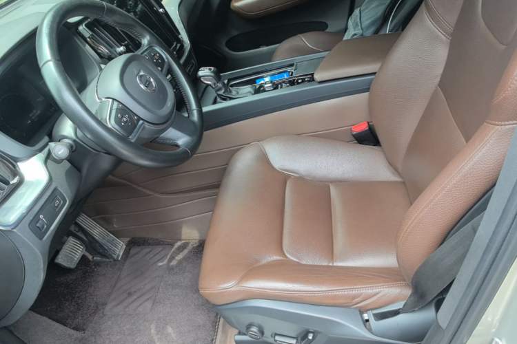 Used Volvo XC60 2021 T5 4x4 Smart Luxury Edition Left Front Seat