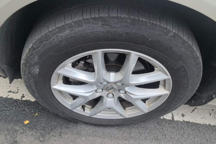 Used Volvo XC60 2021 T5 4x4 Smart Luxury Edition Left Front Wheel Hub