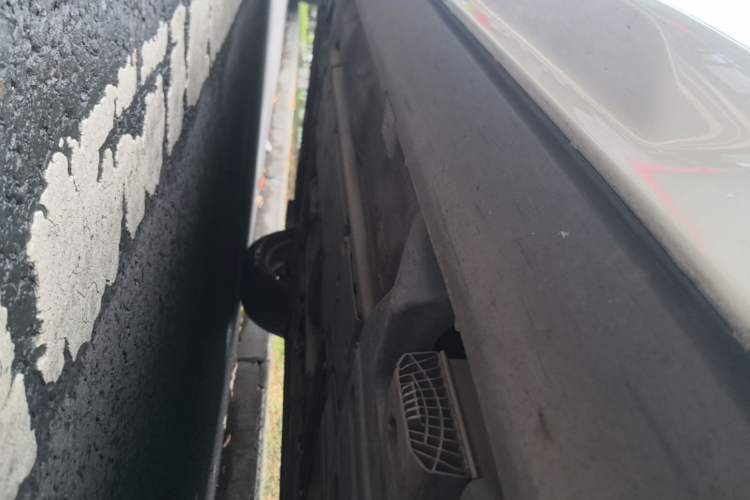 Used Volvo XC60 2021 T5 4x4 Smart Luxury Edition Left Side Sill
