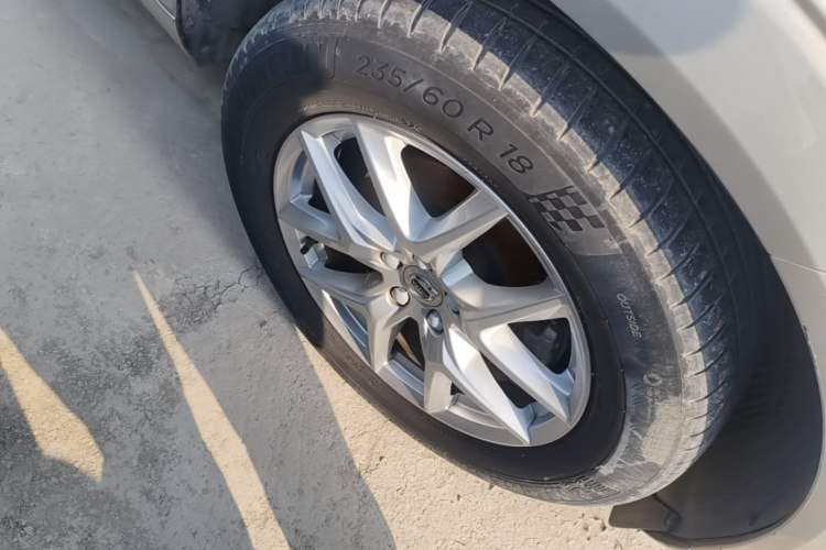 Used Volvo XC60 2021 T5 4x4 Smart Luxury Edition Right Front Wheel Hub