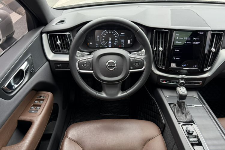 Used Volvo XC60 2021 T5 4x4 Smart Luxury Edition Steering Wheel