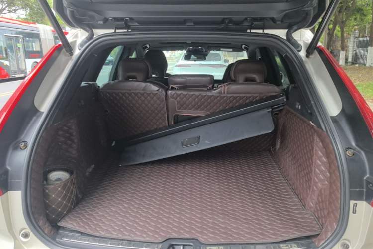 Used Volvo XC60 2021 T5 4x4 Smart Luxury Edition Trunk