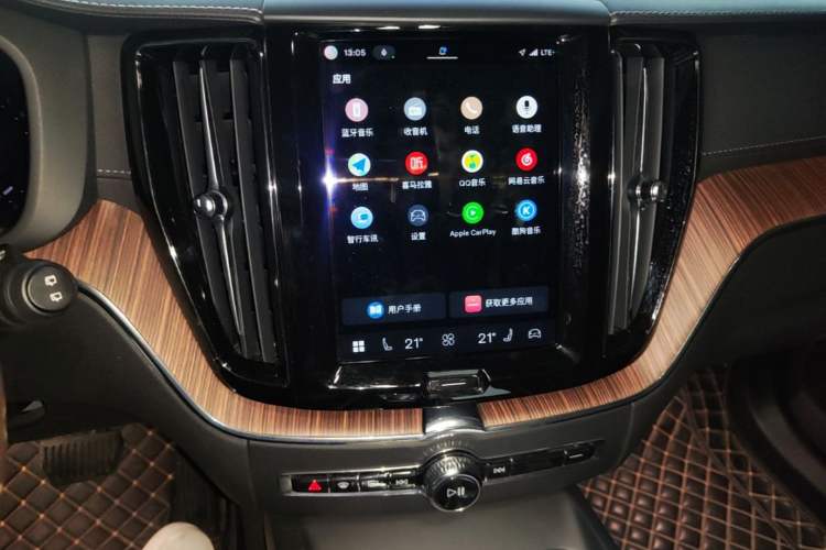 Used Volvo XC60 2022 B5 4x4 Smart Luxury Edition Audio And AC Panel