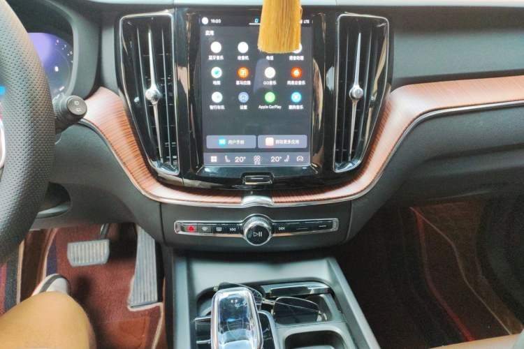 Used Volvo XC60 2022 B5 4x4 Zhiyi Luxury Edition Audio And AC Panel