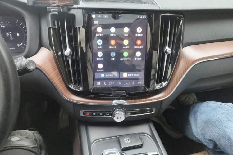 Used Volvo XC60 2022 B5 4x4 Zhiyi Luxury Edition Audio And AC Panel