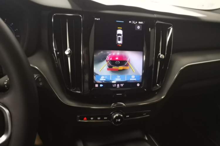 Used Volvo XC60 2022 B5 4x4 Zhiyi Luxury Edition Audio And AC Panel