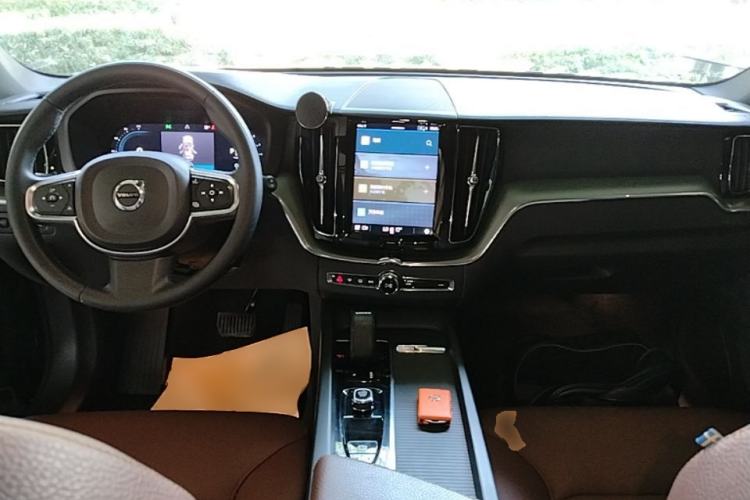 Used Volvo XC60 2022 B5 4x4 Zhiyi Luxury Edition Center Console