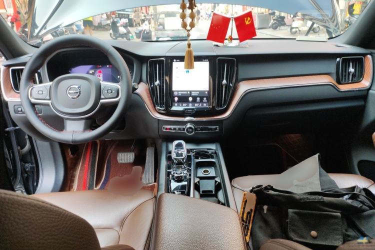 Used Volvo XC60 2022 B5 4x4 Zhiyi Luxury Edition Center Console