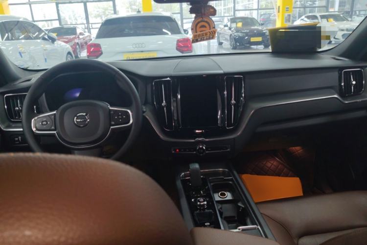 Used Volvo XC60 2022 B5 4x4 Zhiyi Luxury Edition Center Console