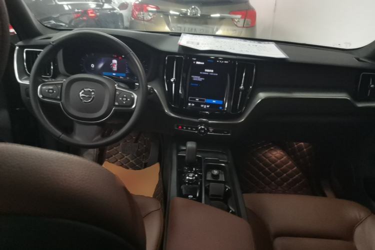 Used Volvo XC60 2022 B5 4x4 Zhiyi Luxury Edition Center Console