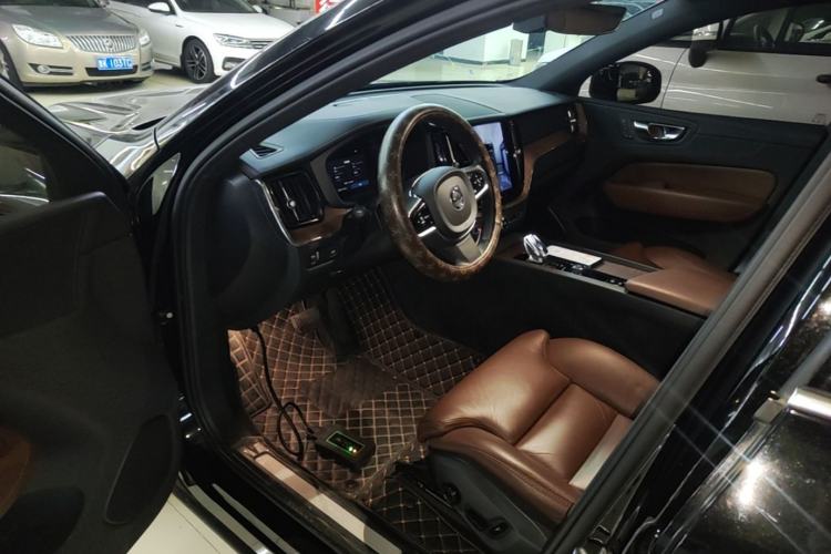 Used Volvo XC60 2022 B5 4x4 Smart Luxury Edition Driver Seat