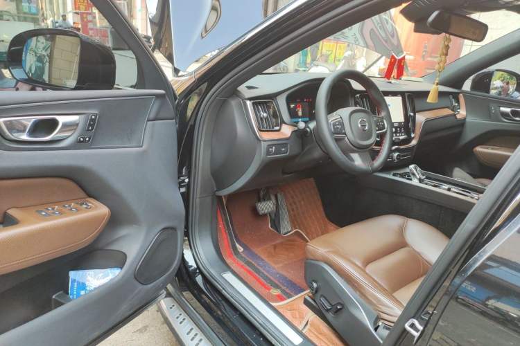 Used Volvo XC60 2022 B5 4x4 Zhiyi Luxury Edition Driver Seat