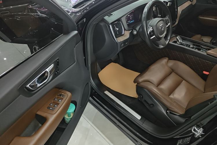 Used Volvo XC60 2022 B5 4x4 Smart Luxury Edition Driver Seat