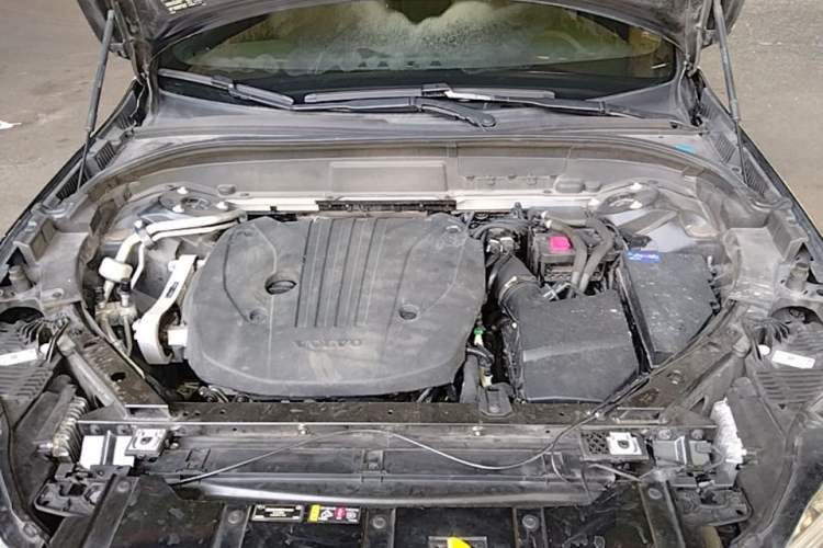 Used Volvo XC60 2022 B5 4x4 Zhiyi Luxury Edition Engine Bay
