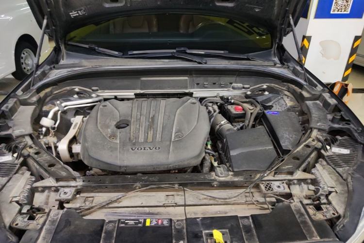 Used Volvo XC60 2022 B5 4x4 Smart Luxury Edition Engine Bay