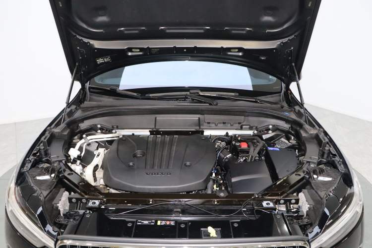 Used Volvo XC60 2022 B5 4x4 Zhiyi Luxury Edition Engine Bay