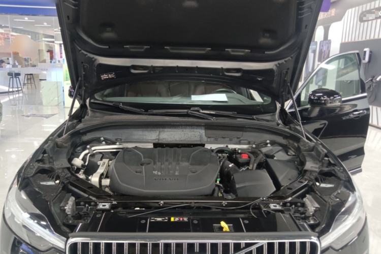 Used Volvo XC60 2022 B5 4x4 Smart Luxury Edition Engine Bay