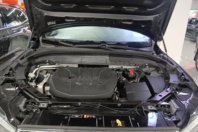 Used Volvo XC60 2022 B5 4x4 Smart Luxury Edition Engine Bay
